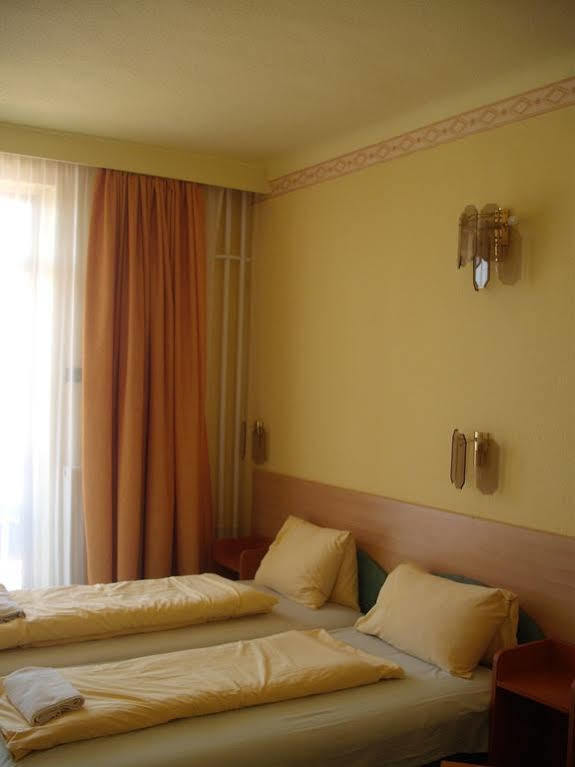 Hotel Tagore Balatonfured Exterior photo